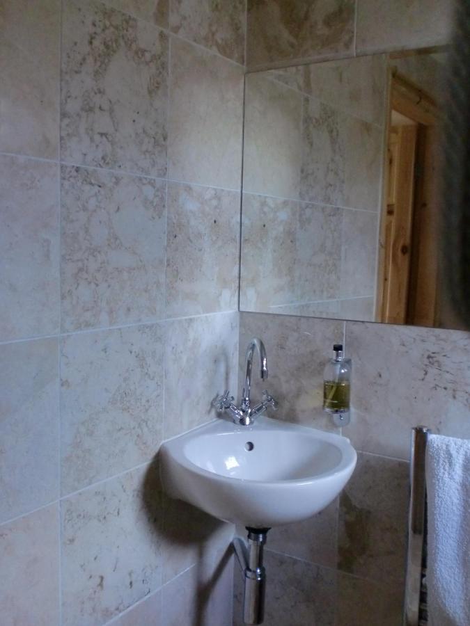 Quiet, Cosy Annexe Room Rough Close ภายนอก รูปภาพ